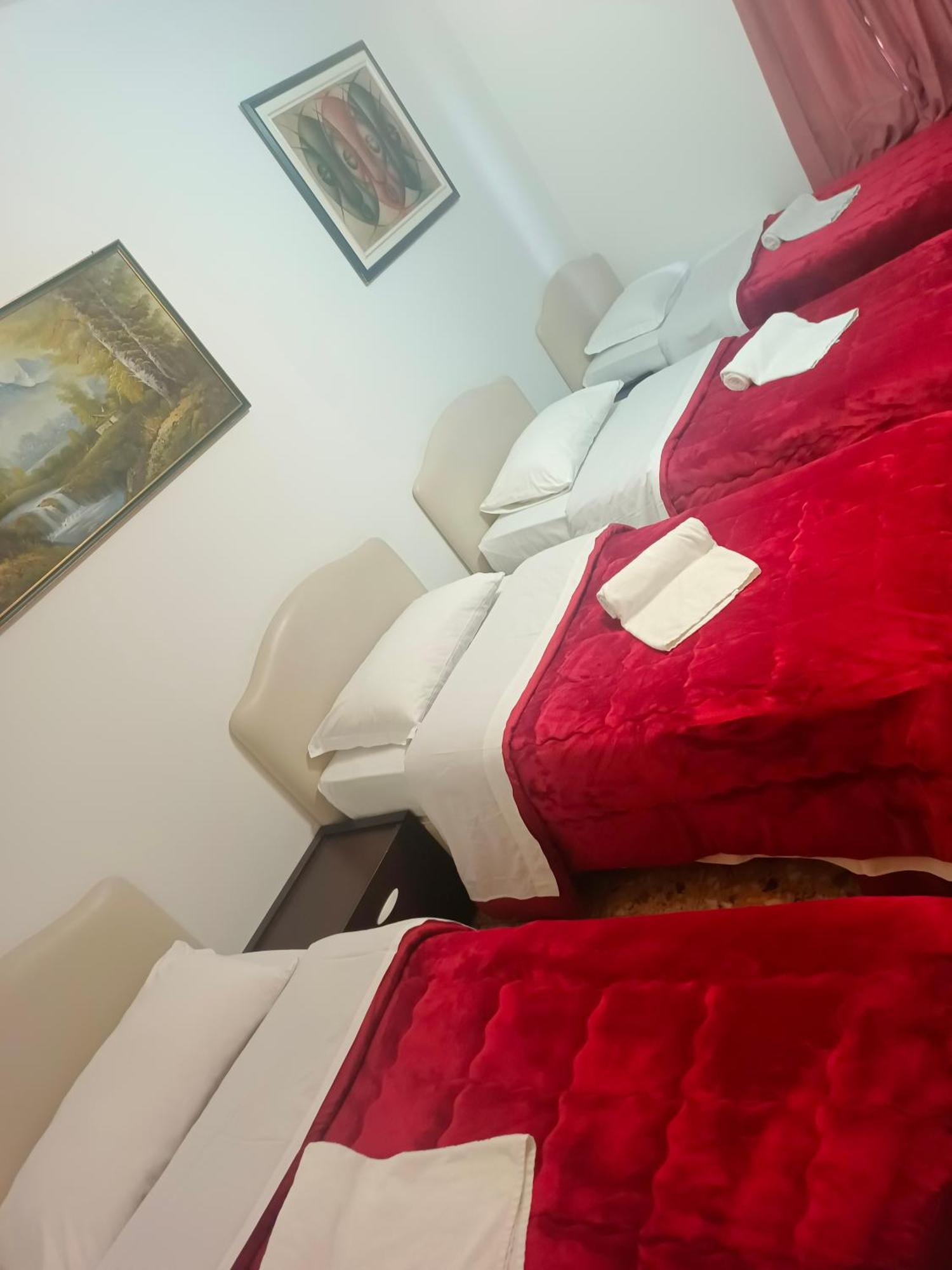 Auberge de jeunesse Host Roma Extérieur photo