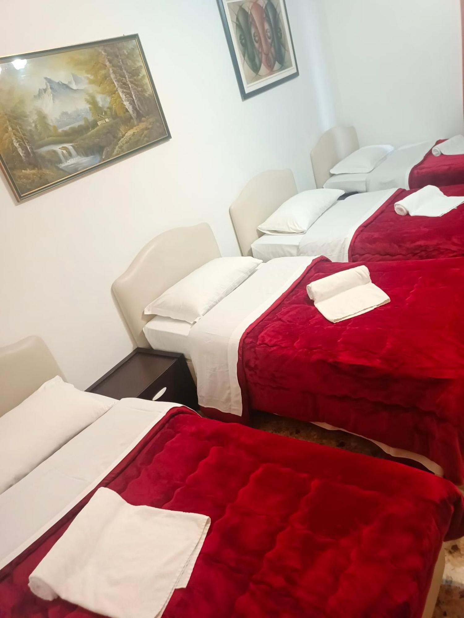 Auberge de jeunesse Host Roma Extérieur photo